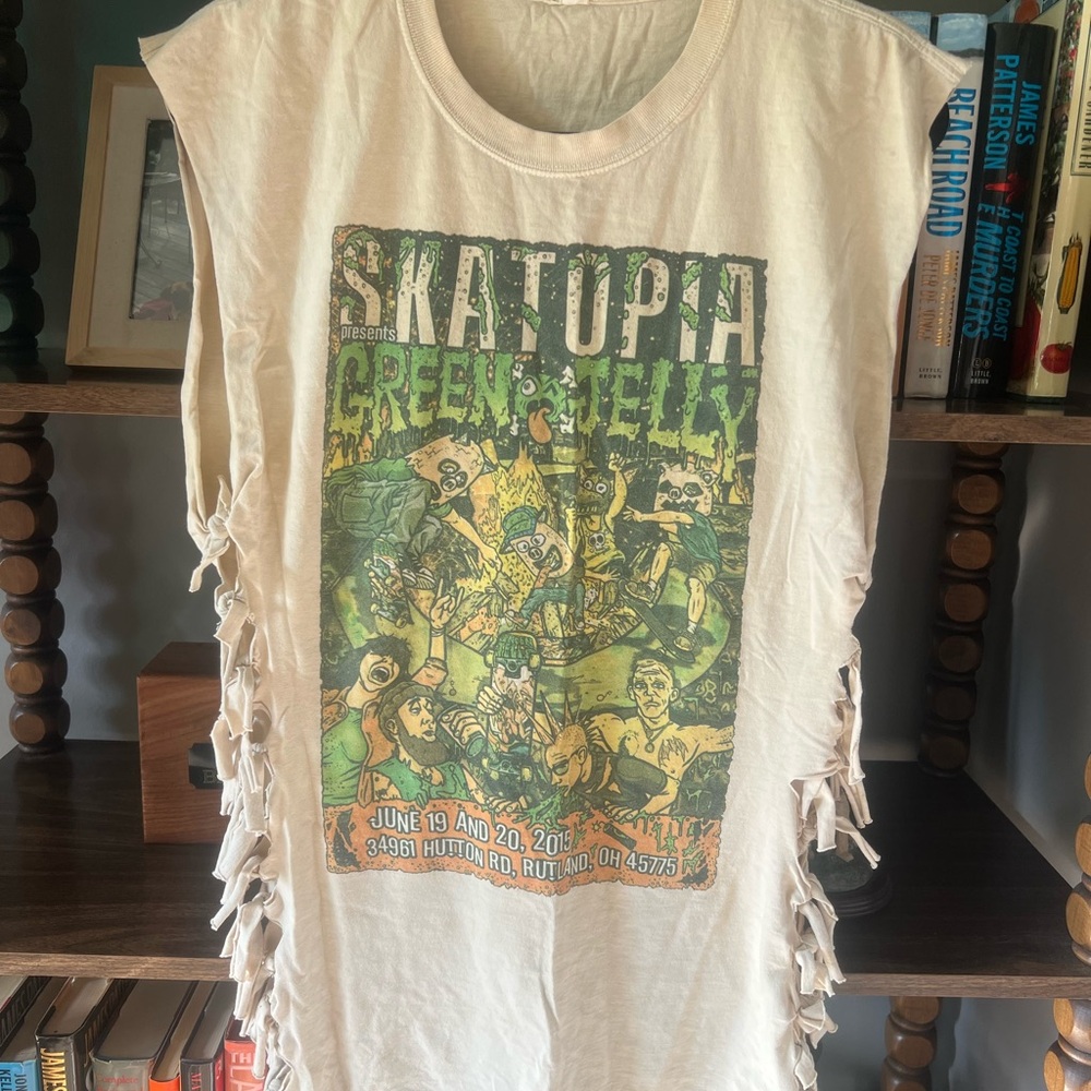 Vintage Skatopia Tied Graphic Shirt - Cream